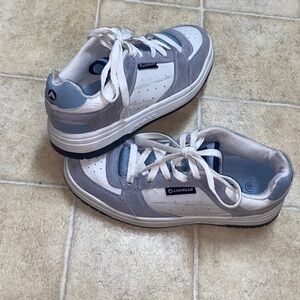 Airwalk Leather Upper Unisex Sneakers in White, Gray, and Blue Size 8.5